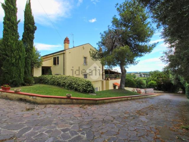 Casa in vendita a Zona Montarice, Marche