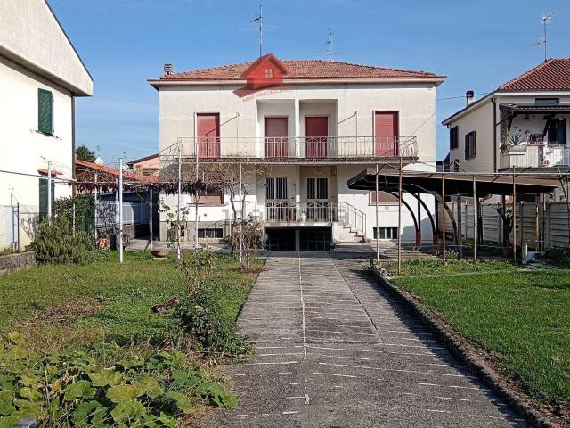 Casa in vendita a Brembate, Lombardia