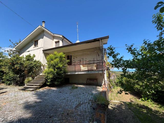 Casa in vendita a Unione dei Comuni della Val Vibrata, Colonnella