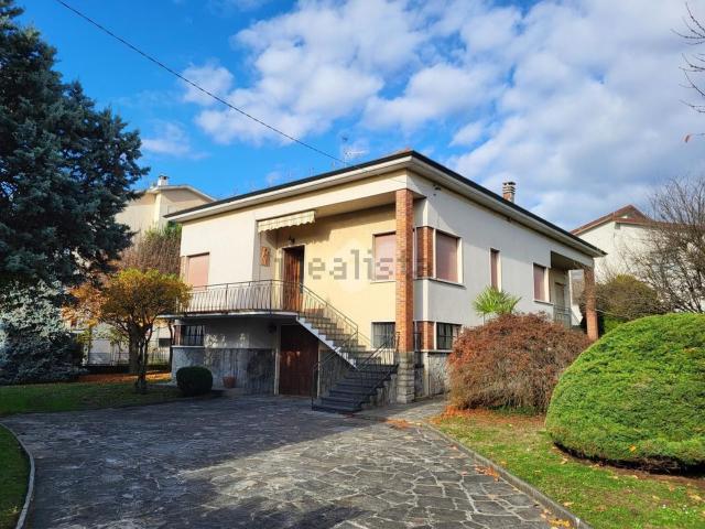 Casa in vendita a Besana In Brianza, Lombardia