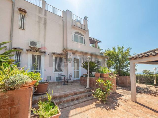 Casa in vendita a Ficarazzi, Aci Castello
