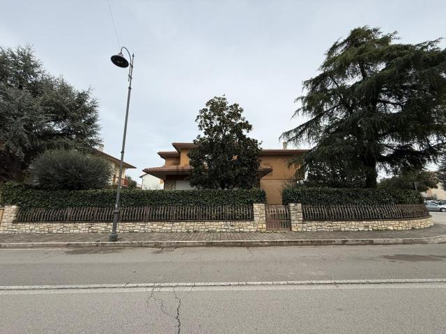 Casa in vendita a Assisi, Umbria