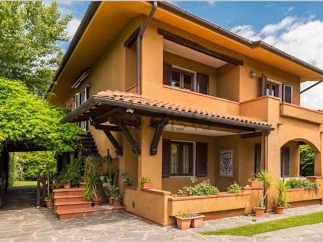 Casa in vendita a Vittoria Apuana, Forte Dei Marmi