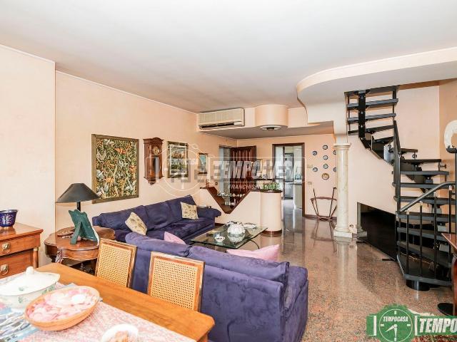 Casa in vendita a San Giuliano Milanese, Lombardia