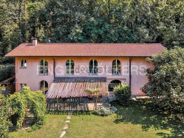 Casa in vendita a Crevenna, Erba