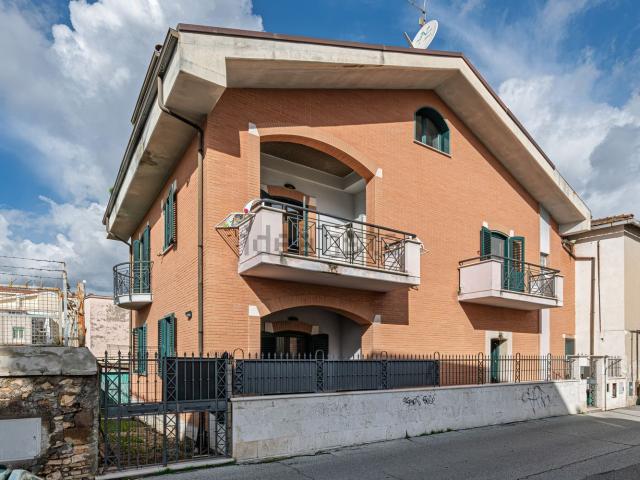 Casa in vendita a Guidonia Montecelio, Roma Capitale