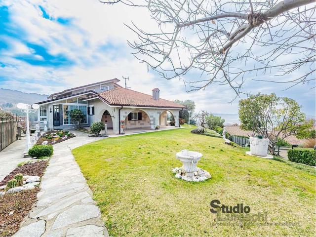 Casa in vendita a Ello, Lombardia