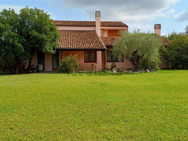 Casa in vendita a Tarzo, Veneto