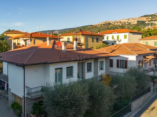 Casa in vendita a Camucia, Cortona