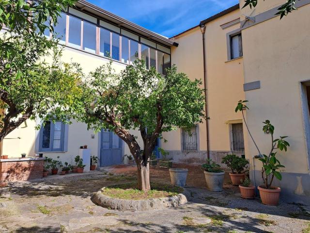 Casa in vendita a Maddaloni, Campania