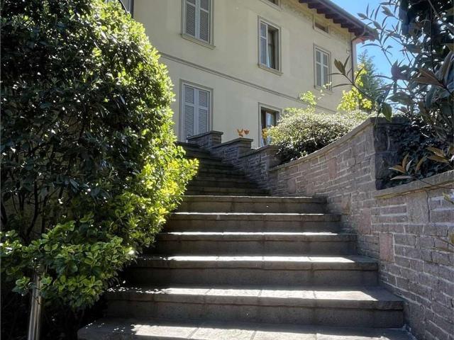Casa in vendita a Como, Lombardia