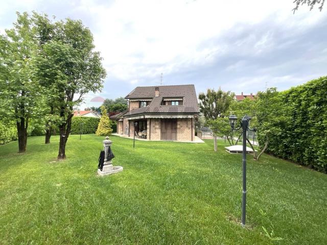 Casa in vendita a Cassina Pertusella, Caronno Pertusella