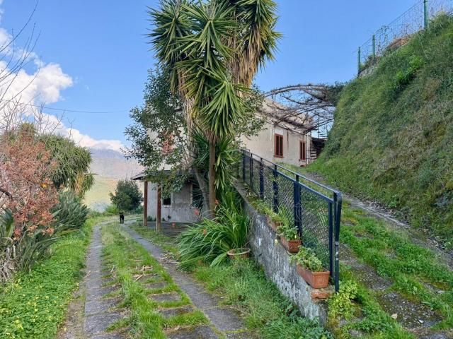 Casa in vendita a Monforte San Giorgio, Sicilia