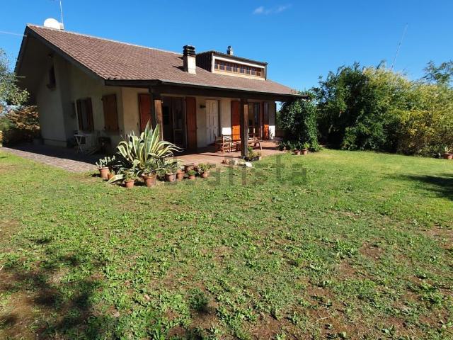 Casa in vendita a Fenile, Marche