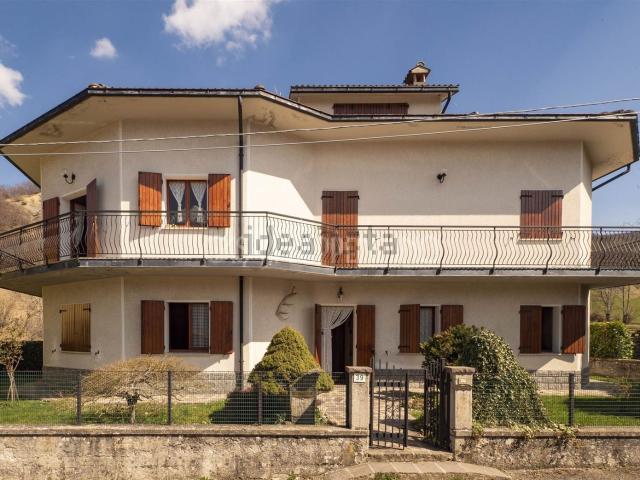 Casa in vendita a Unione dei comuni del Distretto Ceramico, Frassinoro