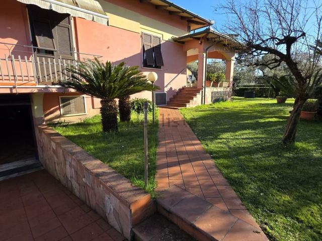 Casa in vendita a Marina di Carrara, Carrara