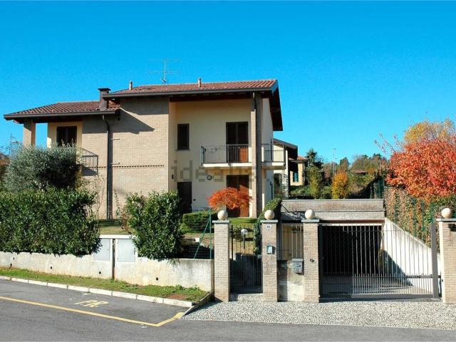 Casa in vendita a Carcano, Albavilla