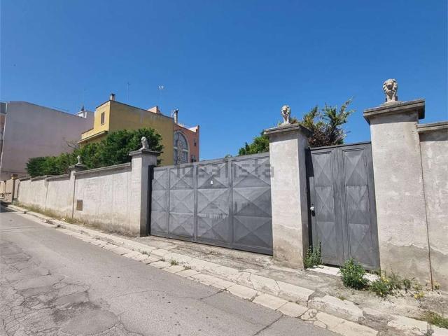 Casa in vendita a Canosa di Puglia, Barletta-Andria-Trani