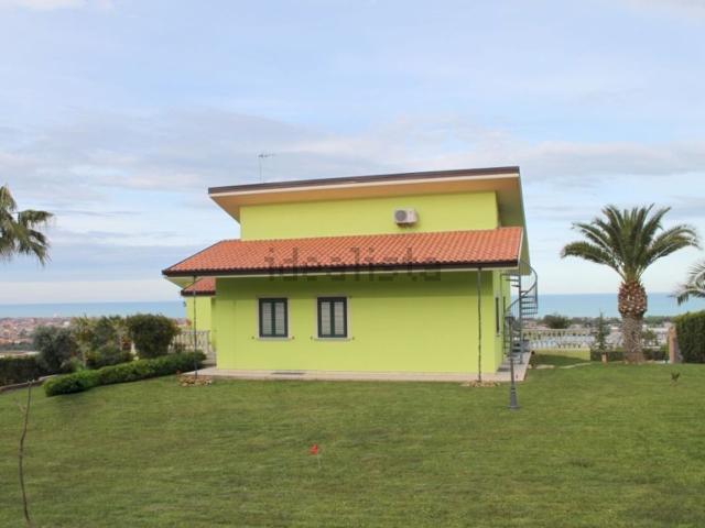 Casa in vendita a Martinsicuro, Teramo