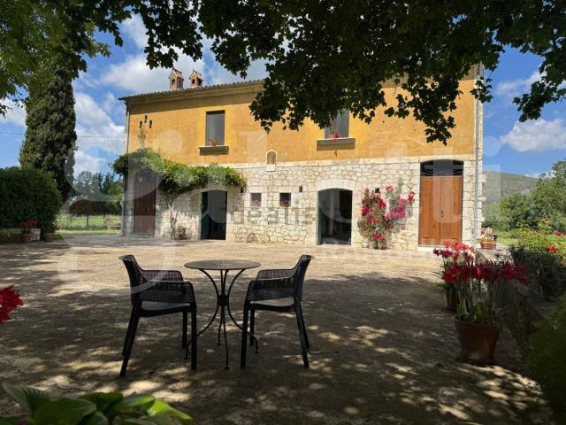 Casa in vendita a Pietravairano, Campania