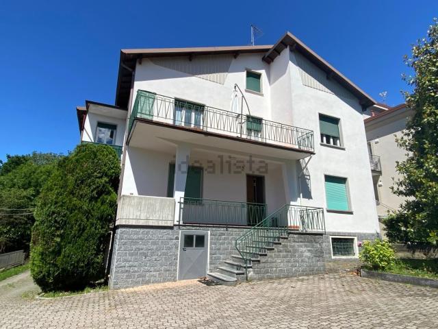Casa in vendita a Cassago Brianza, Lecco