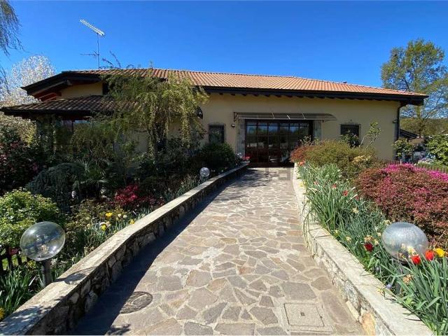 Casa in vendita a Invorio Superiore, Piemonte