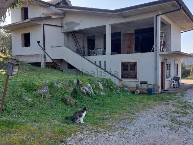 Casa in vendita a Priverno, Lazio
