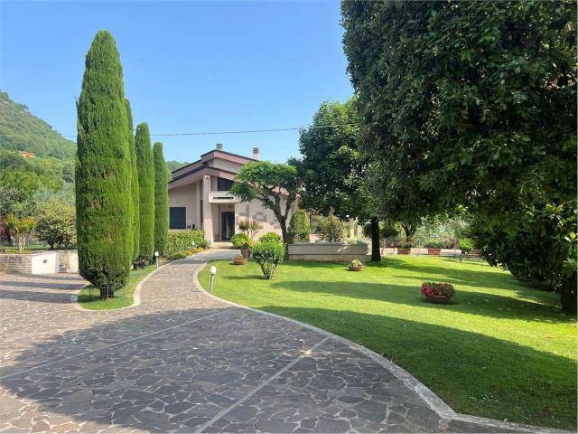 Casa in vendita a Belmonte Castello, Lazio