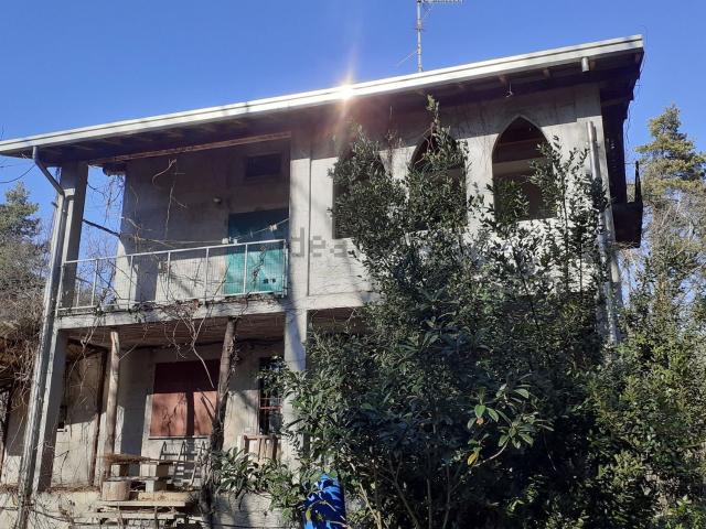 Casa in vendita a Venegono Superiore, Lombardia