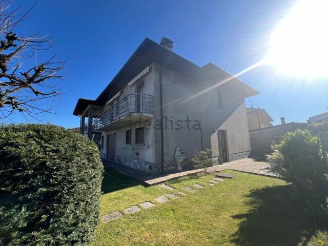 Casa in vendita a Ispra, Lombardia
