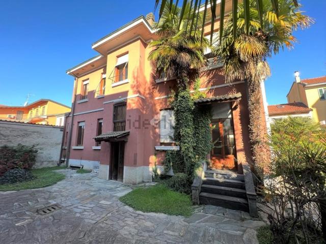 Casa in vendita a Carugate, Mirabello