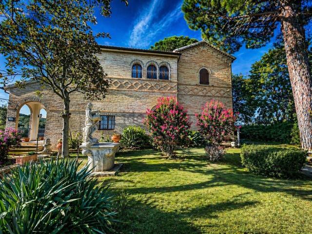 Casa in vendita a Borgo San Giacomo, Osimo