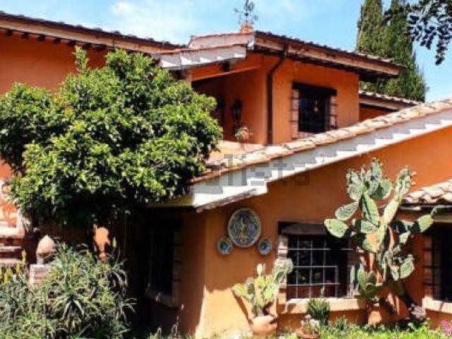 Casa in vendita a Toffia, Lazio