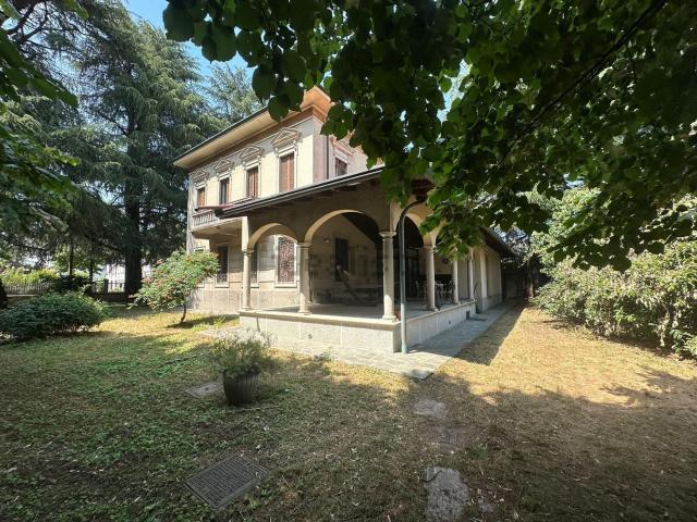 Casa in vendita a Samarate, Lombardia