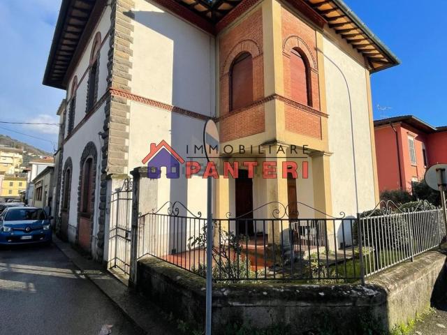 Casa in vendita a Collecchio, Pescia