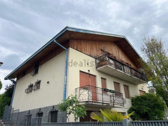 Casa in vendita a Uggiate Trevano, Lombardia