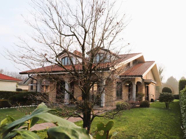 Casa in vendita a Misinto, Lombardia