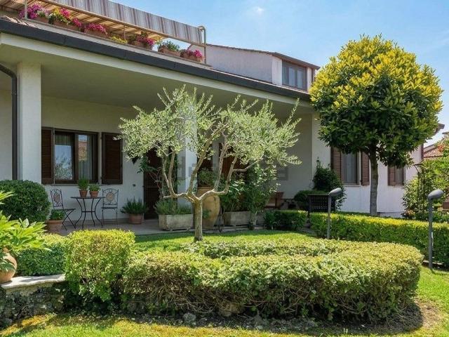 Casa in vendita a Parco Azzurro, Colleverde
