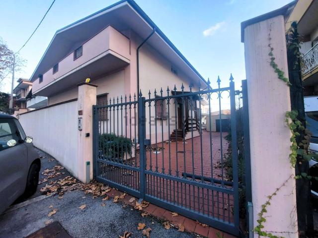 Casa in vendita a Pescara Colli, Pescara