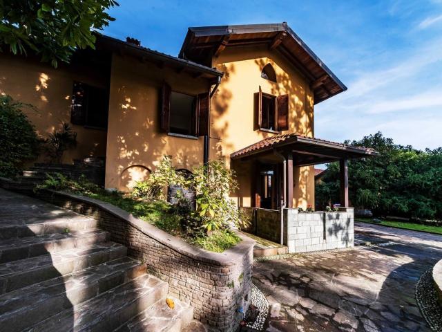 Casa in vendita a Alserio, Lombardia