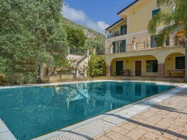 Casa in vendita a Formia, Lazio