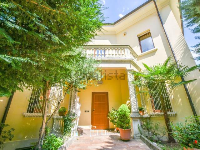 Casa in vendita a Centro, Gallarate