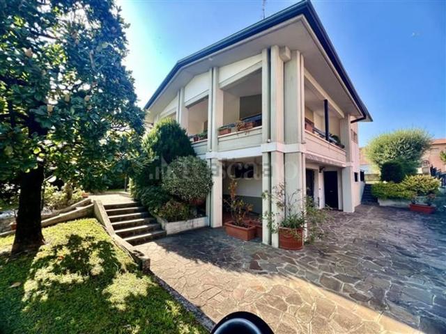 Casa in vendita a Rivoltella del Garda, Desenzano Del Garda