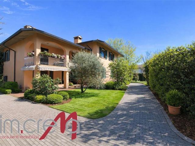 Casa in vendita a Pandino, Cremona