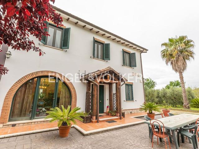 Casa in vendita a Latina, Lazio