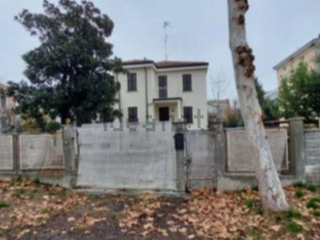 Casa in vendita a Mirandola, Modena