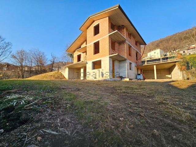 Casa in vendita a Berbenno, Lombardia
