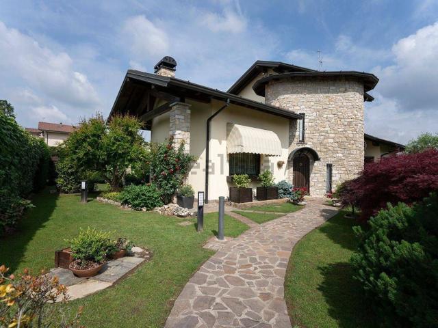 Casa in vendita a Usmate Velate, Usmate