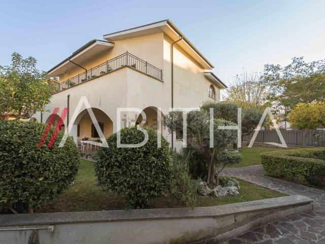 Casa in vendita a Monte San Biagio, Roma Capitale
