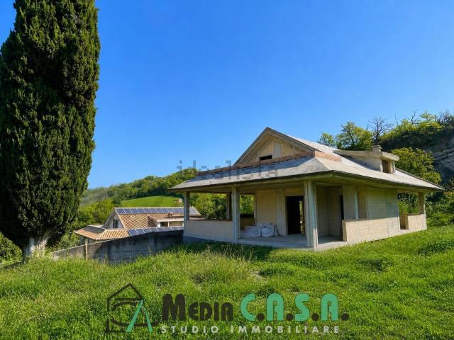 Casa in vendita a Porta Romana, Marche